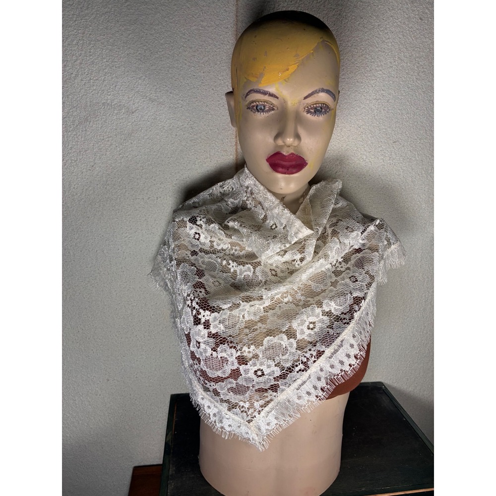 Unbranded Lace Scarf Women OS White Excellent Floral Fringe Mantilla Shawl